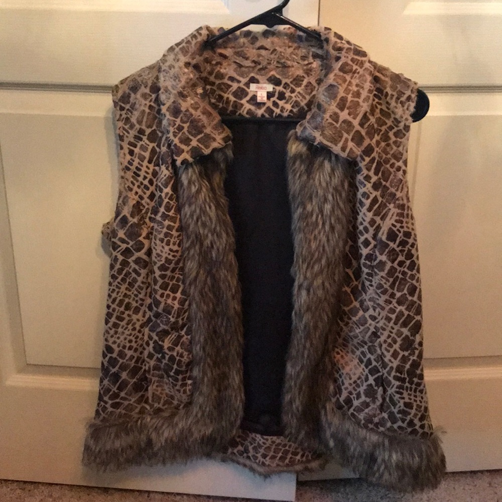 Reba vest